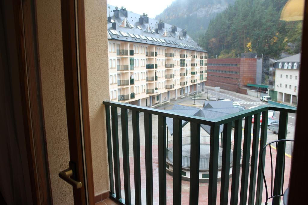 Vivienda Turistica Pirineos XXI Apartman Canfranc Szoba fotó